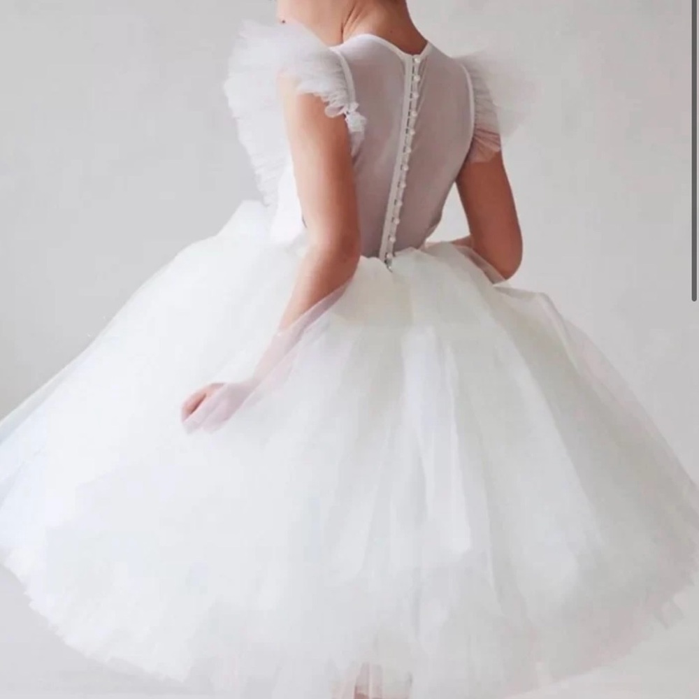 Sz 6-8 White Tulle Flower Girl Occasion Dress with Button-Back Detail